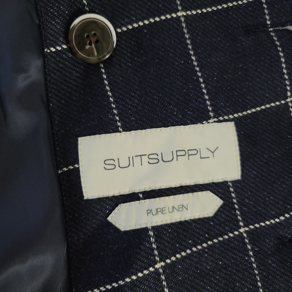 Suitsupply vest in a small